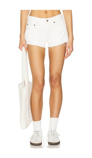 EB Denim Low Rise Cut Offs in White. Taglia 27. Also in 26, 28, 29, 30, 31, 32. | Revolve Clothing (Global)