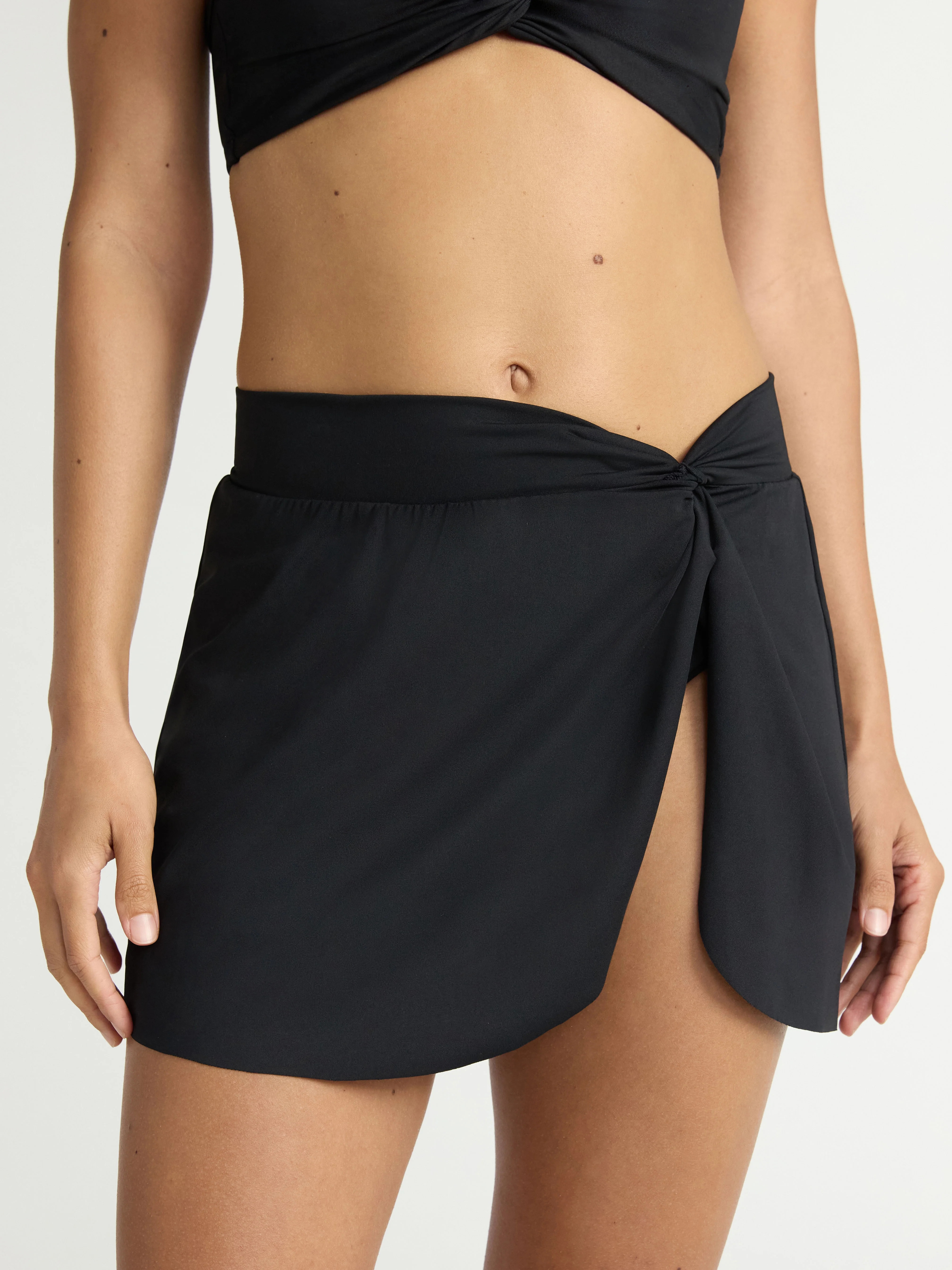 Time and Tru Women's and Women's Plus Twist Front Swim Skirt with Slit, Sizes XS-2X | Walmart (US)