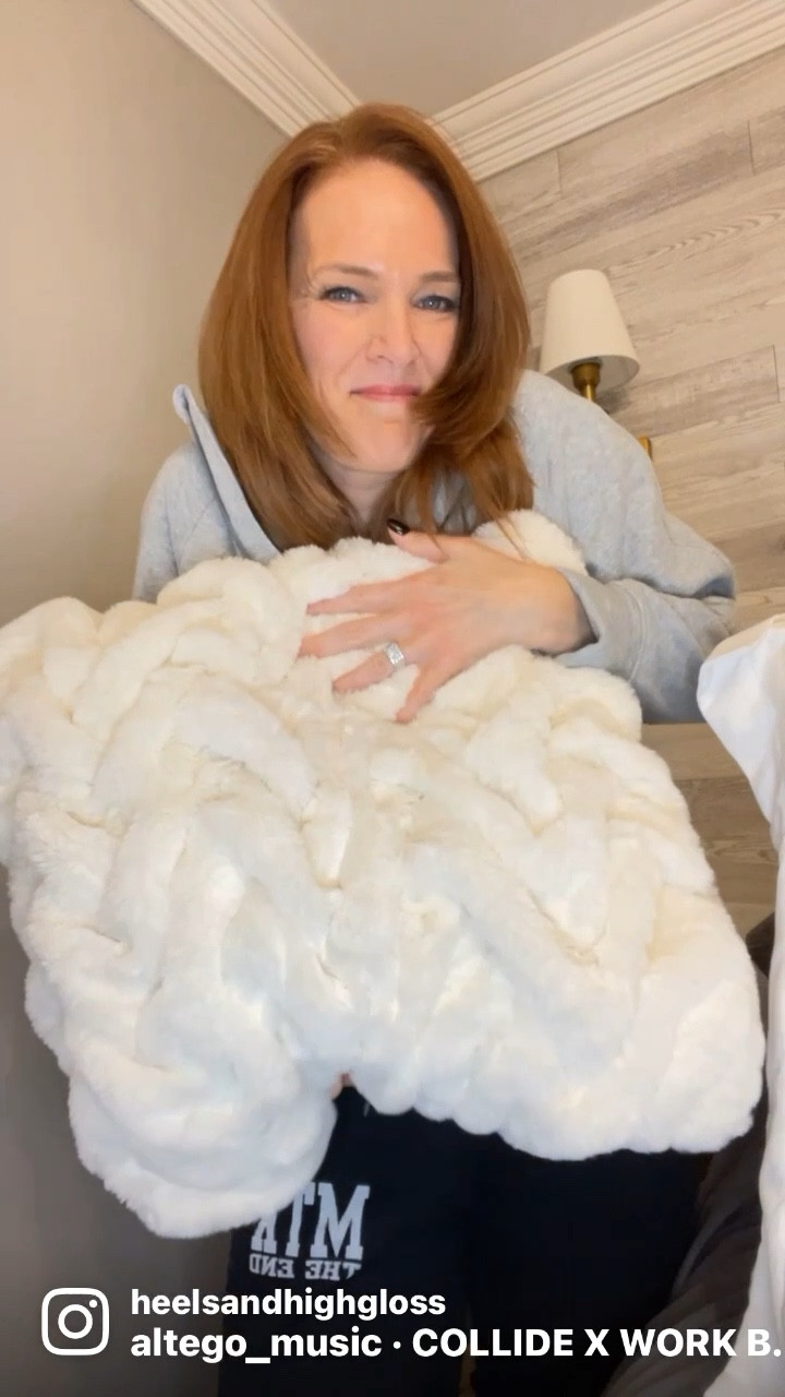 Bougie on a budget home edition a I have a pillow obsession and when I found these I was dying to get them but the price was definitely holding me back.
I searched and found these at an unreal price. So soft and luxurious at a fraction of the cost.

#LTKunder50 #LTKFind