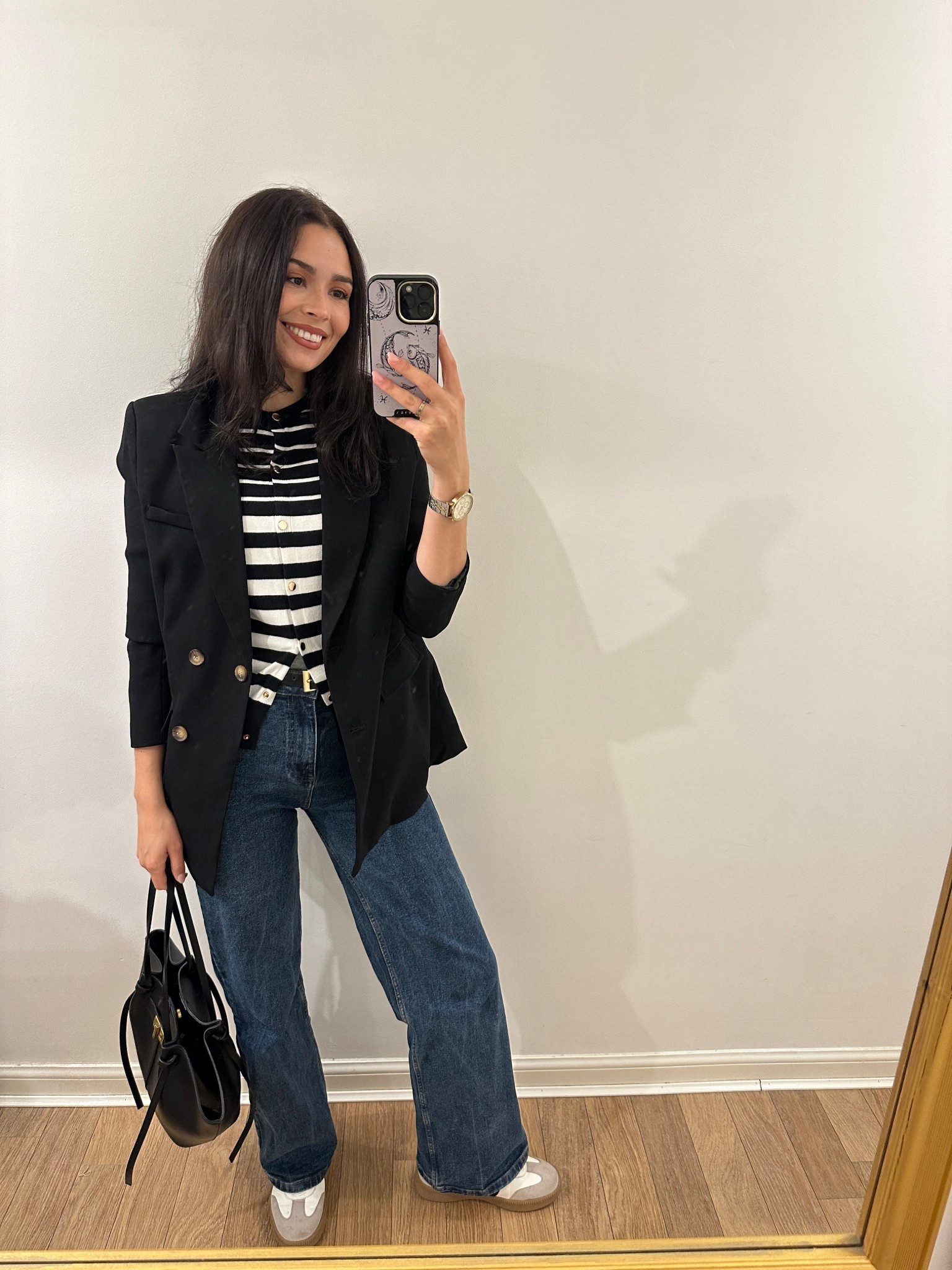 A simple casual outfit 🖤