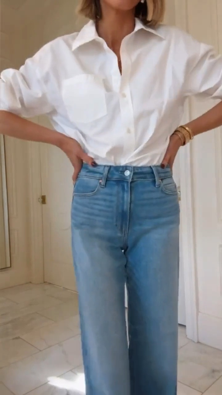 These Paige Anessa jeans that fit everyone are on sale! I'm 5'7 for reference and the jeans fit tts I'm wearing size 25. 

Cellajaneblog 
Viral jeans 