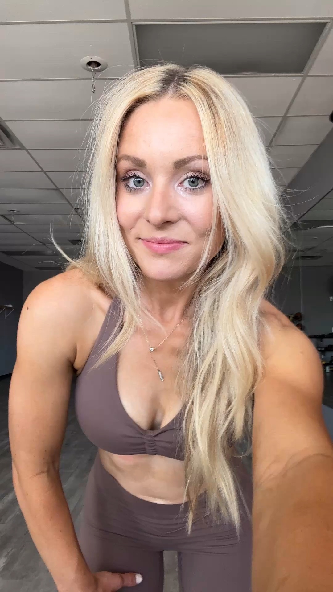 Amazon gym fit! Wearing a size small in both sports bra and leggings! 

#gymfit #activewear #workourclothes

#LTKFindsUnder50 #LTKActive