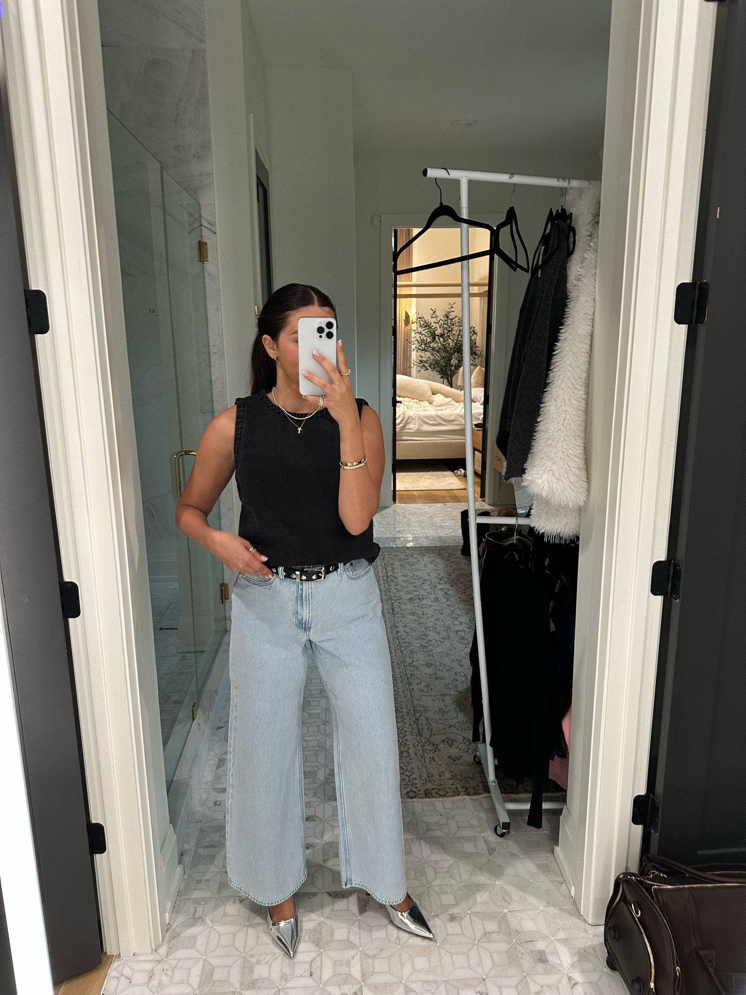 Top: medium
Jeans: 27
(Blameitondede) 

Dressupbuttercup.com #dressupbuttercup #dederaad 

#LTKFindsUnder100 #LTKStyleTip