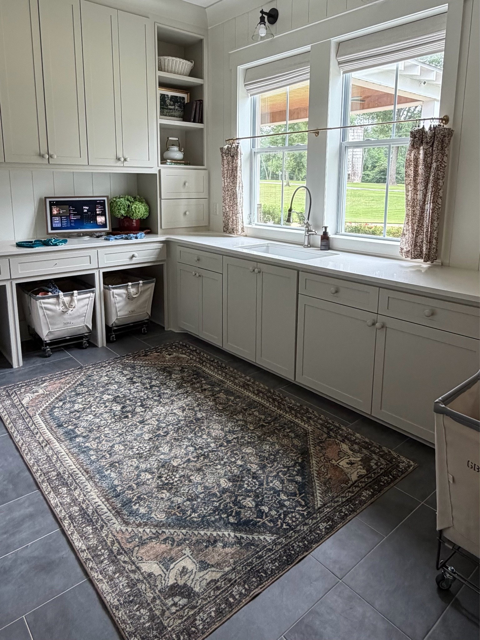 A clean laundry room🥰

#LTKHome #LTKdayinmylife #LTKSaleAlert