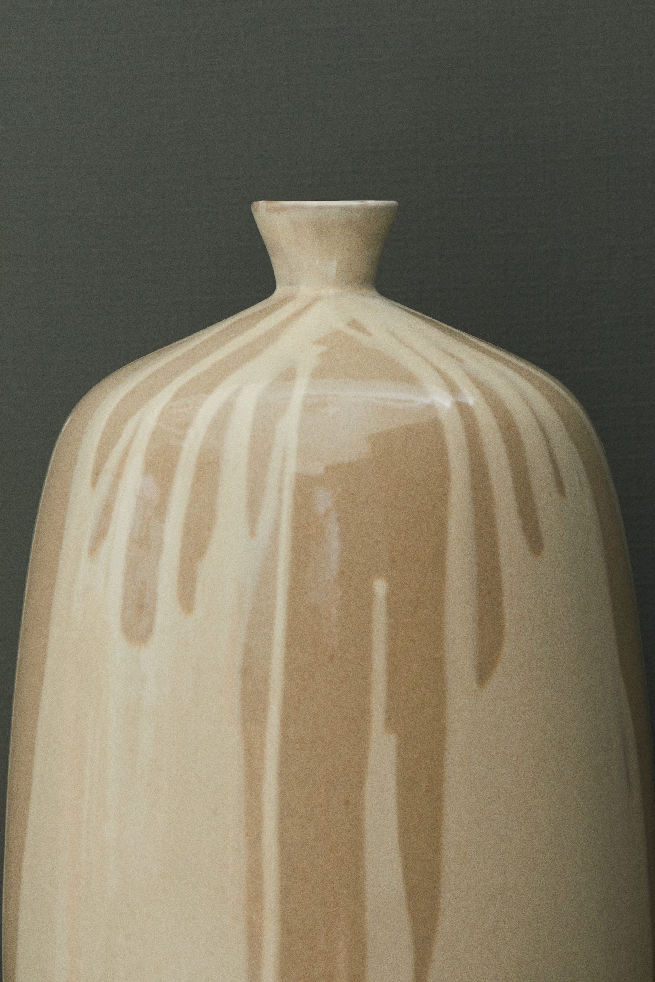 Extra-Large Hand-Painted Terracotta Vase - Beige - Home All | H&M CA | H&M (US + CA)