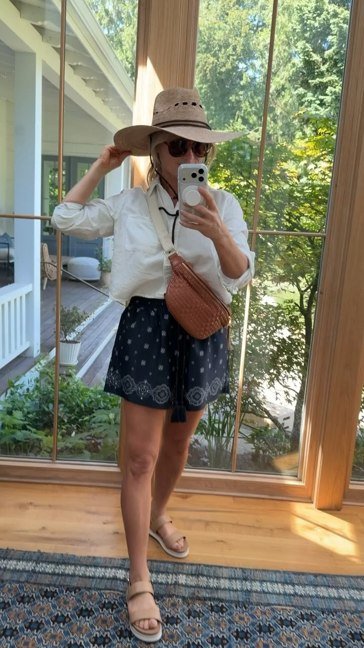 These shorts are just the best - don’t cut in, super flowy, and I LOVE that they feel a little dressier than other pull on shorts. So cute!