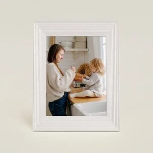 Mason 9" | Aura's freestanding, dual-orientation frame | Aura Frames