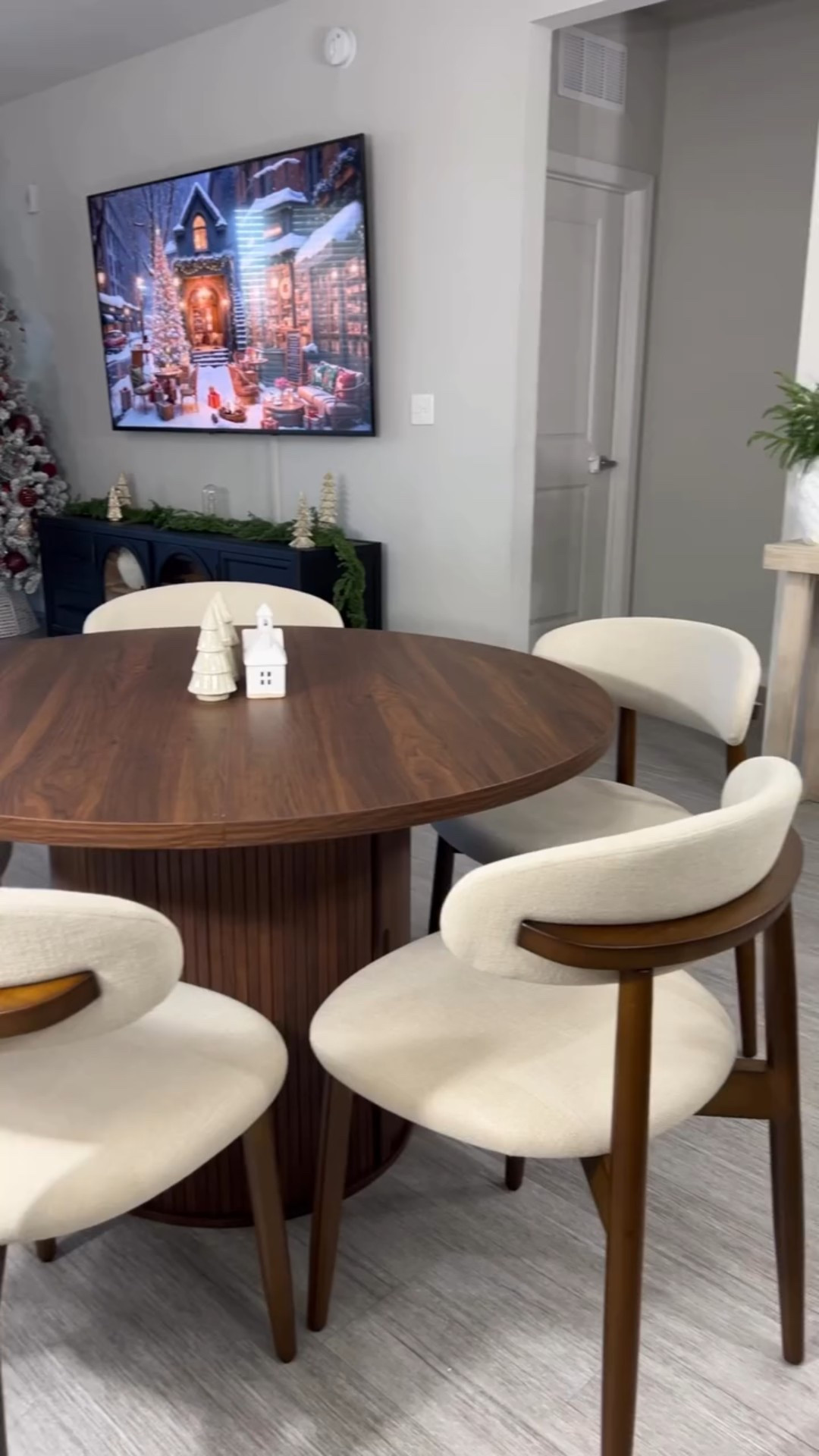 Colamy Mid-century modern vibes 🤎✨ Stylish, comfy, and perfect for any dining space 🪑🌿
Want the link? Drop a comment below and I’ll send it to you!

Product Details:
	•	Model: NOYA Mid-Century Modern
	•	Color: Beige
	•	Set: 6 chairs
	•	Price: $81 per chair
	•	Offer: 20% OFF with code BFIG

Hashtags:
#Colamy #NOYAChairs #MidCenturyModern #DiningRoomGoals #HomeDecor #CozyVibes #InteriorDesign #FurnitureLovers #DiningRoomStyle #ChicAndComfy