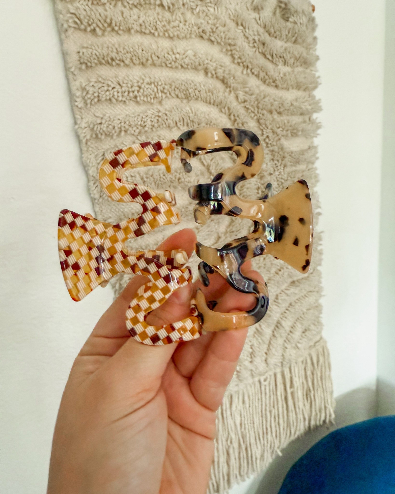 Set of 2 claw clips from Amazon! I have shoulder length and sometimes shorter hair and this is the perfect size for me

#LTKmorningroutine