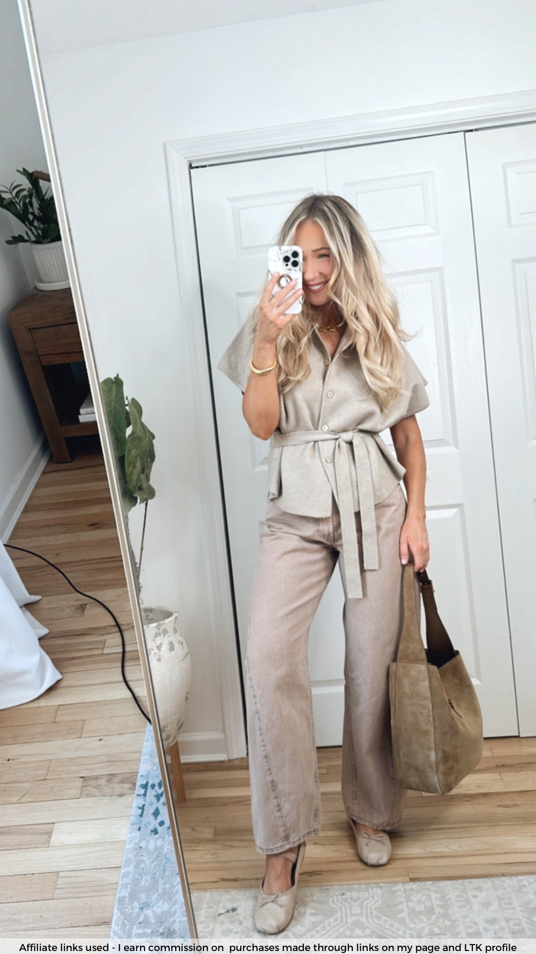 Zara spring outfit

Zara barrel jeans
Zara sweater tie waist belt
