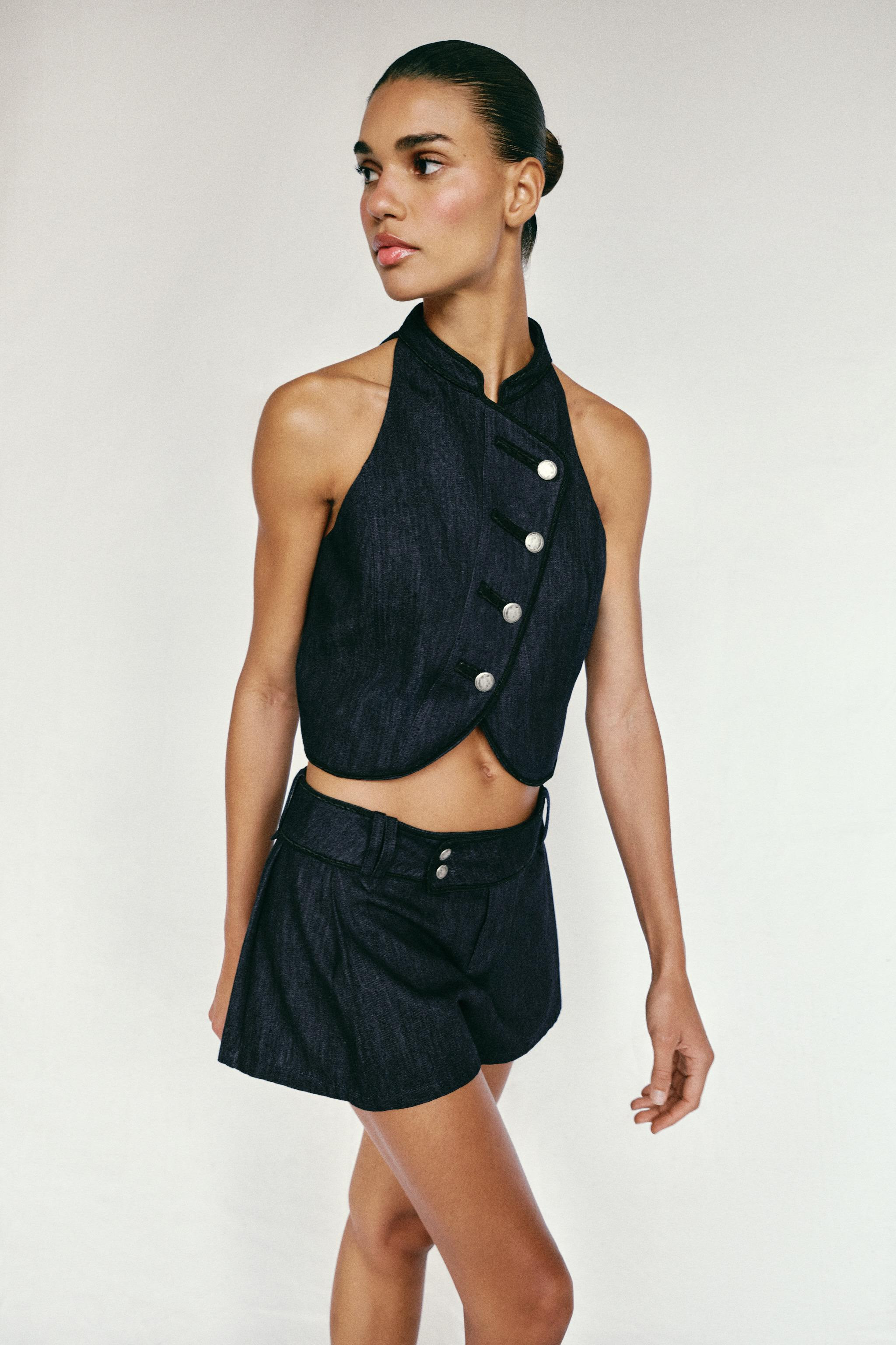 Halter neck vest. Contrasting piping detail. Front double-breasted button closure. | Zara US