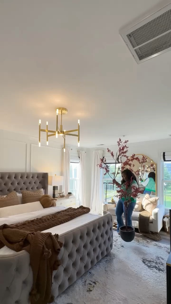The perfect fall tree that gives your bedroom a fall glow up