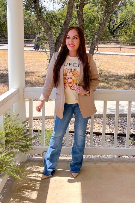 Love these Good American Jeans! Pants are size 6-12, yes this single jeans can accommodate that range of sizes! 
Love this entire look for fall. 


#LTKfindsunder100 #LTKmidsize #LTKSeasonal