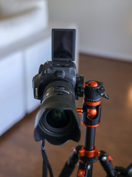 My most used camera! The 16 to 35 mm lens from sigma is perfect for full body videos and up close. And this is the tripod that I use when I shoot top, down.