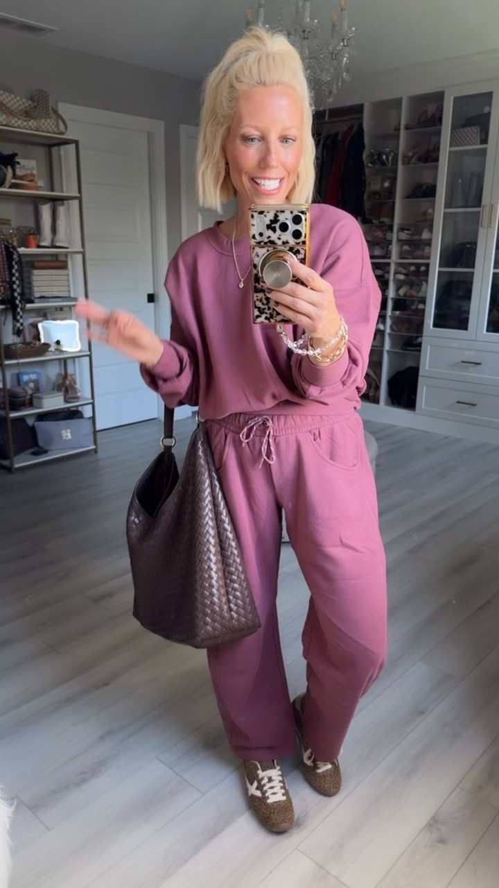 Top medium 
Pants small
Shoes TTS