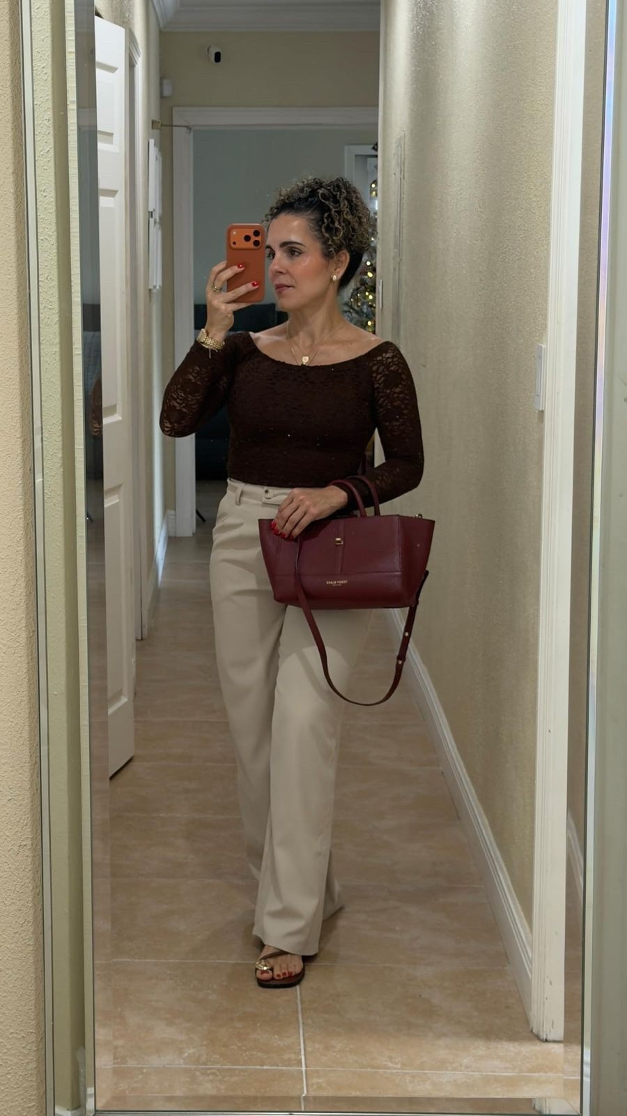 Outfit clásico perfecto para cualquier ocasión . También me encanta el conjunto de joyas y las sandalias para un look casual . Pantalón similar pero me encanta , tengo otros colores de este estilo . Talla S top y pantalón talla 4. #fashionover40