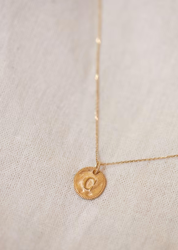 Sara Pendant 9 carats gold - Letters A to H | Sezane Paris