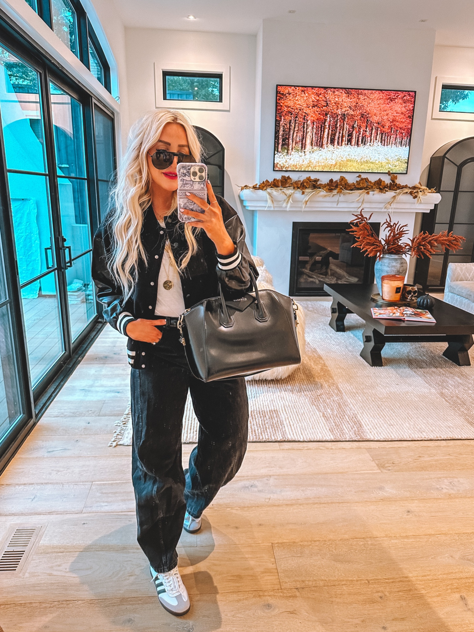 Wearing a medium in jacket and long sleeve tee. Jeans run tts 🖤