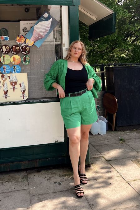Let’s wear shorts this Summer!! 🌞✨

Green shorts, shorts, curvy style, curvy fashion, curvy chic, marks and Spencer, M&S, tank top, elegant summer style, elegant curves, elegant plus size, elegant style

#LTKstyletip #LTKplussize #LTKworkwear