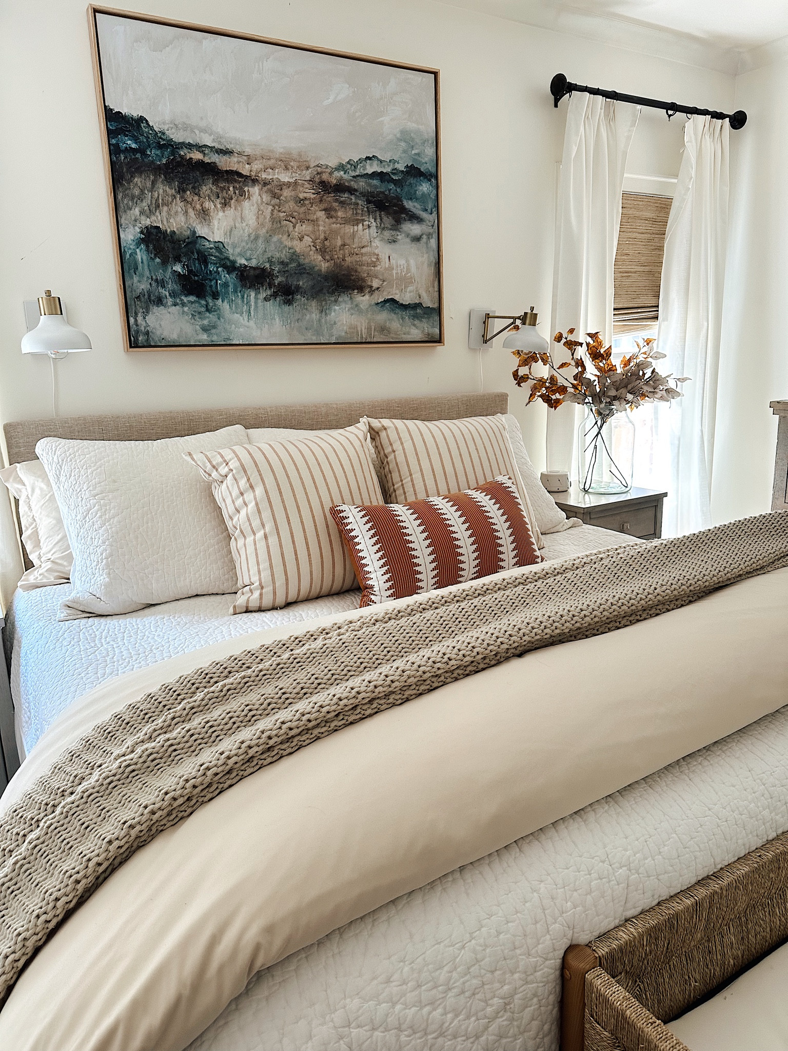 Fall decor // Fall bedroom // Bedroom // Bedding // Master bedroom // Bedroom decor // Bedroom inspiration // Home decor

#LTKSeasonal #LTKhome #LTKstyletip