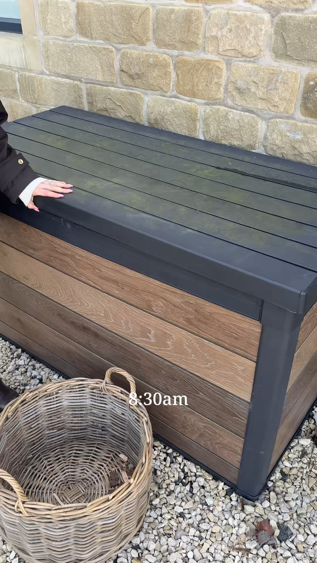 Wood effect spacious outdoor storage box!