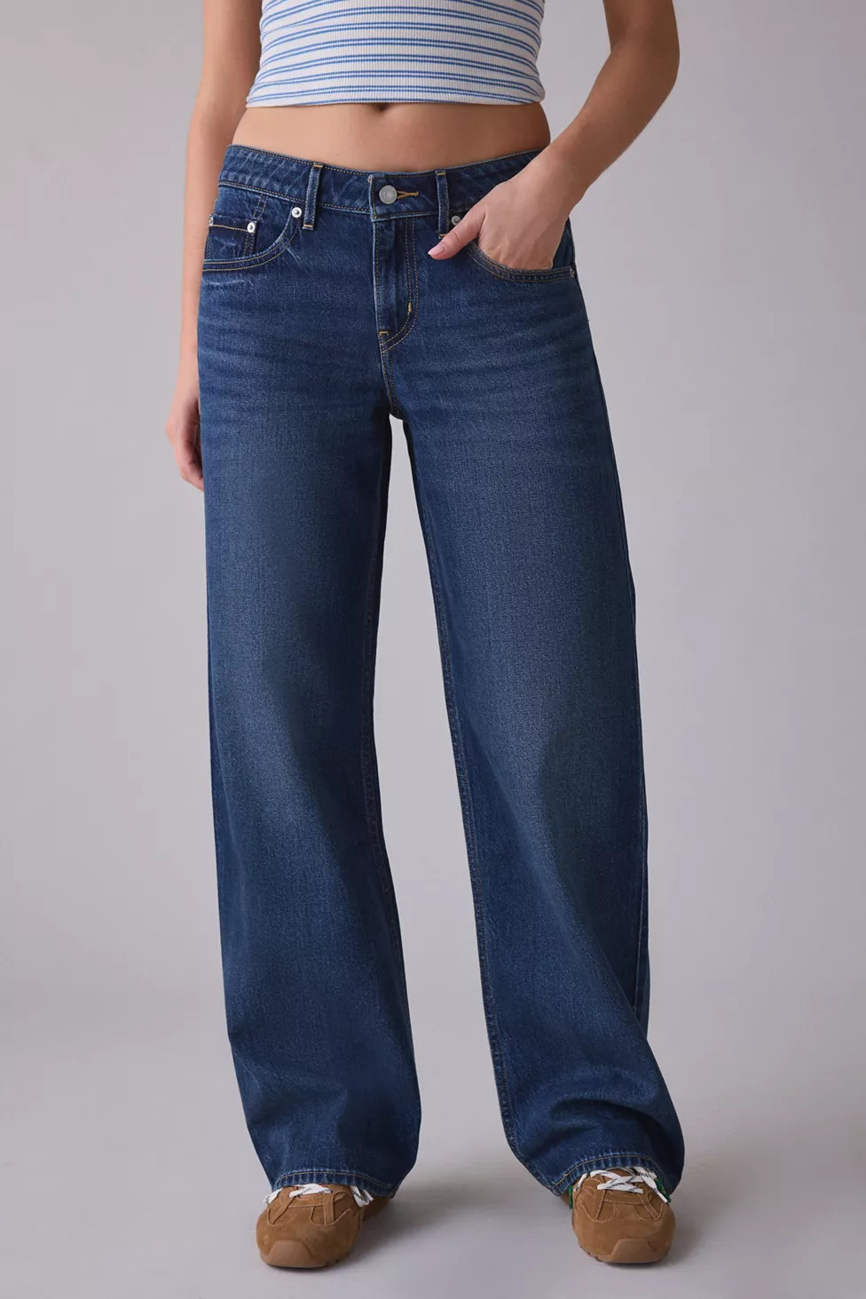 Levi’s® Low Loose Jeans | Urban Outfitters (US and RoW)