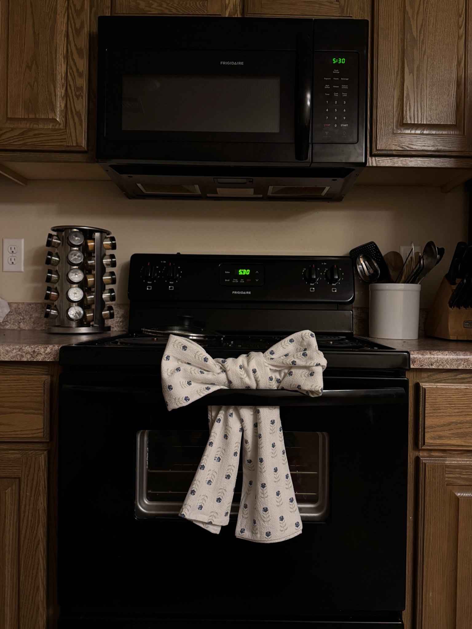 bows all around this holiday seasblue

#LTKSeasonal #LTKHome #LTKHoliday