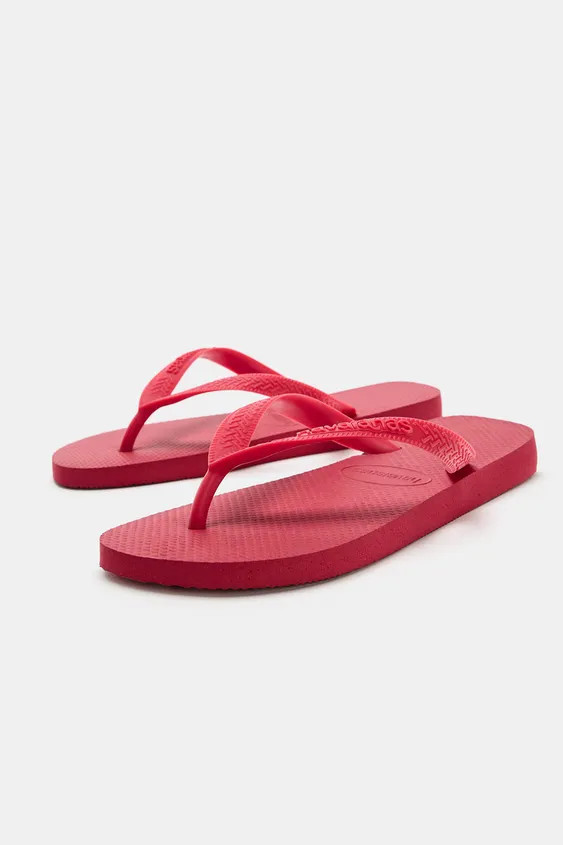 Flat sandal-style shoes. Front strap with toe divider. Embossed sole. Round toe. Sole height: 2 c... | Zara UK