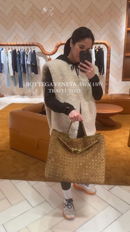 BOTTEGA VENETA ANDIAMO- LARGE TRAVEL TOTE

Ultra lux travel alternative to the Dior Booktote

#LTKVideo #LTKworkwear #LTKitbag