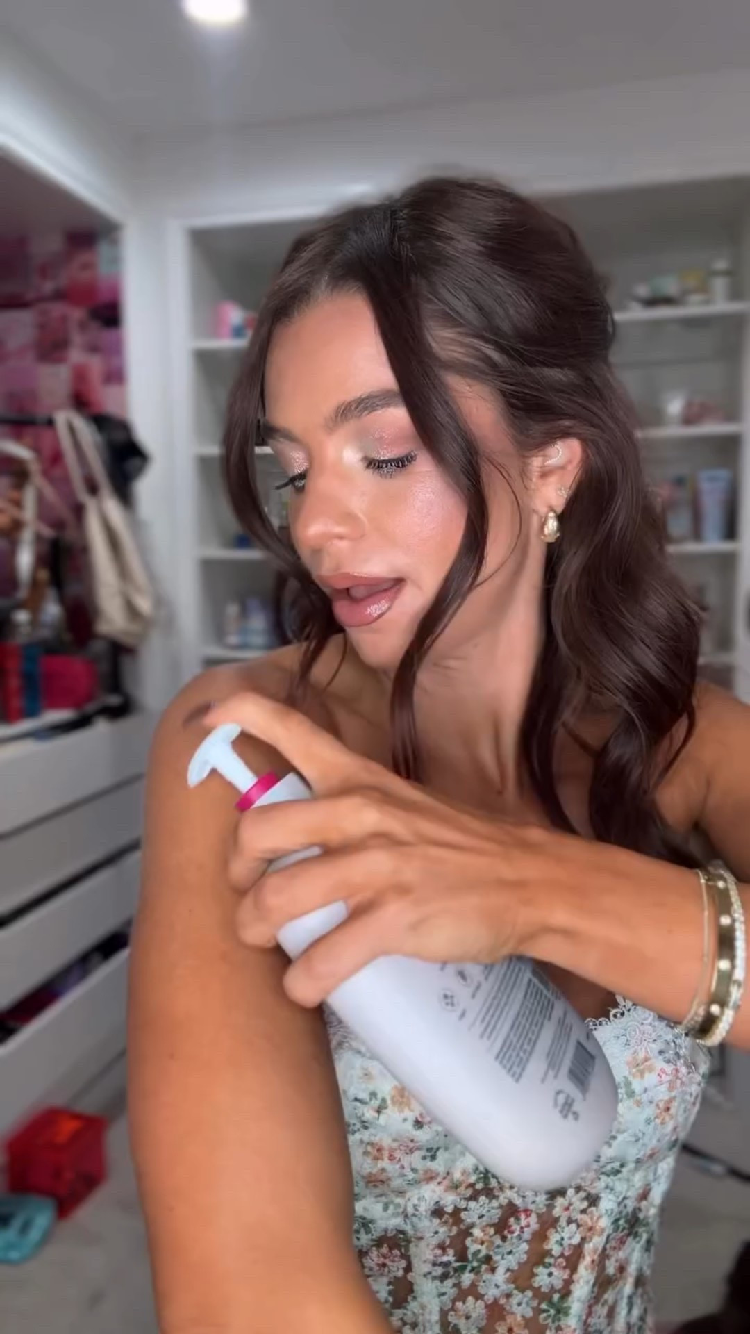 finishing touches 🧴✨

@eosproducts 
@josiemaran 
@patricktabeauty 
@ellisbrooklyn 
@valentino.beauty 
@bypavoi 
@covergirl 

#finishingtouches #fragrance #bodyglow #glazed #collection #patricktabeauty