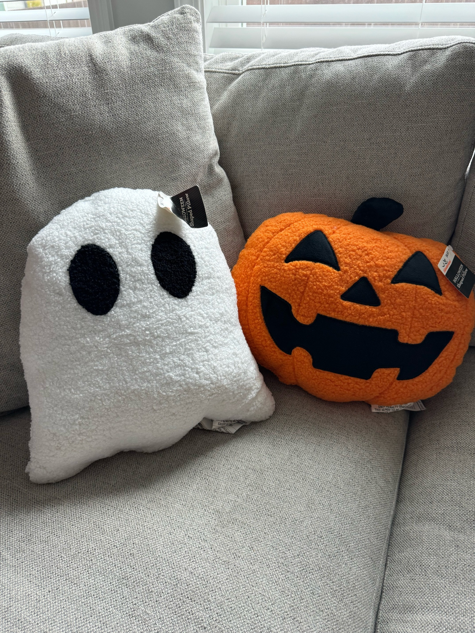 “Spooky season on a budget! 🎃👻 These affordable Halloween pillows are the perfect touch to make your home cozy and festive without breaking the bank. Swipe up to shop my favorite spooky finds! #HalloweenDecor #BudgetFriendly #FallVibes #CozyHome”

#LTKHalloween #LTKSeasonal #LTKHome