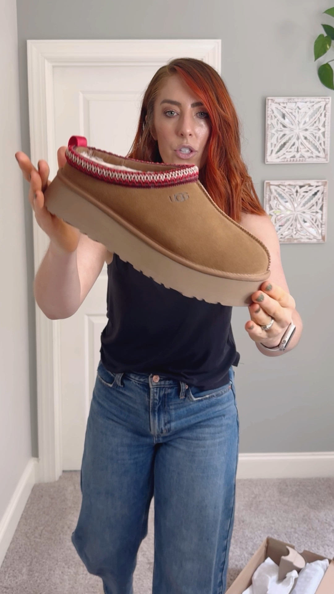 Unbox my new Ugg Tasman slippers with me! So excited for these for the “Ber” months. 

Found these on Shopbop and you get a discount on your first order, so these were a great deal. Perfect gift idea for any birthday or holiday!

#LTKSaleAlert #LTKGiftGuide #LTKShoeCrush