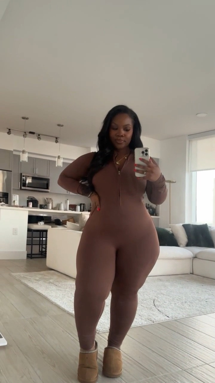 This jumpsuit is perfect for my plus size and curvy girls!

(Curvy girl fashion, jumpsuit, one piece outfit, fall outfits women Emmy petit)