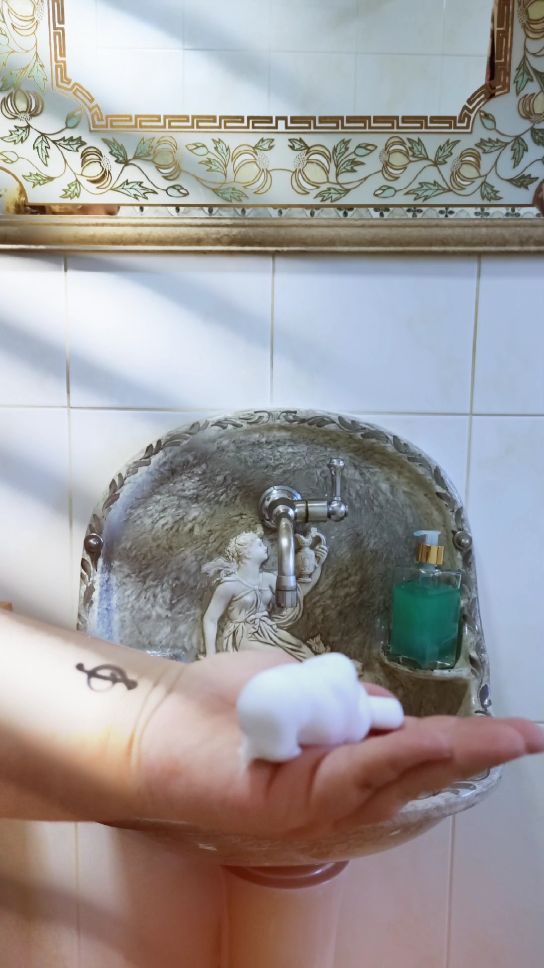 Tem pele sensível e oleosa?  Usa um sabonete facial que deixa sua pele repuxando?Corre aqui que vou te contar que estou usando um mousse facial, da Riô Skinlab, para pele oleosa, sensível e acneica 😍A experiência sensorial é diferente....a espuma da mousse é tão leve, mas limpa super bem e deixa a pele macia..#Skincare #PeleOleosa 

#LTKbeauty #LTKbrasil