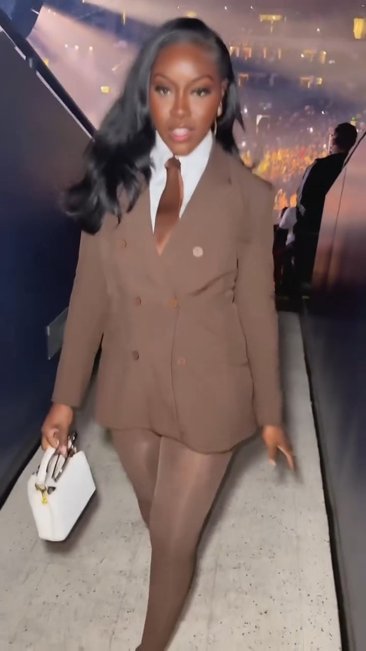 Another day, another concert look. Seeing Brandy and Monica live was soo nostalgic! 

Blazer: @fashionnova Giselle Hourglass Blazer

Comment SHOP for the link to my outfit!
Entire look linked on my LTK in my bio🤎

The Boy is Mine Tour
Concert Outfit
Fall outfits