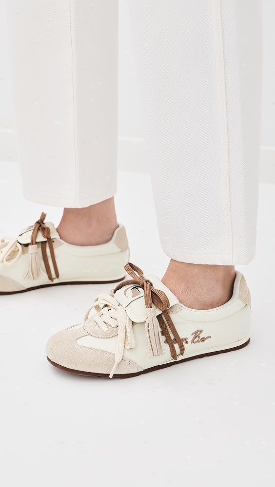 #springshoes #sneakers #neutralsneaker #springsneaker #workshoes

#LTKWorkwear #LTKootd #LTKSeasonal