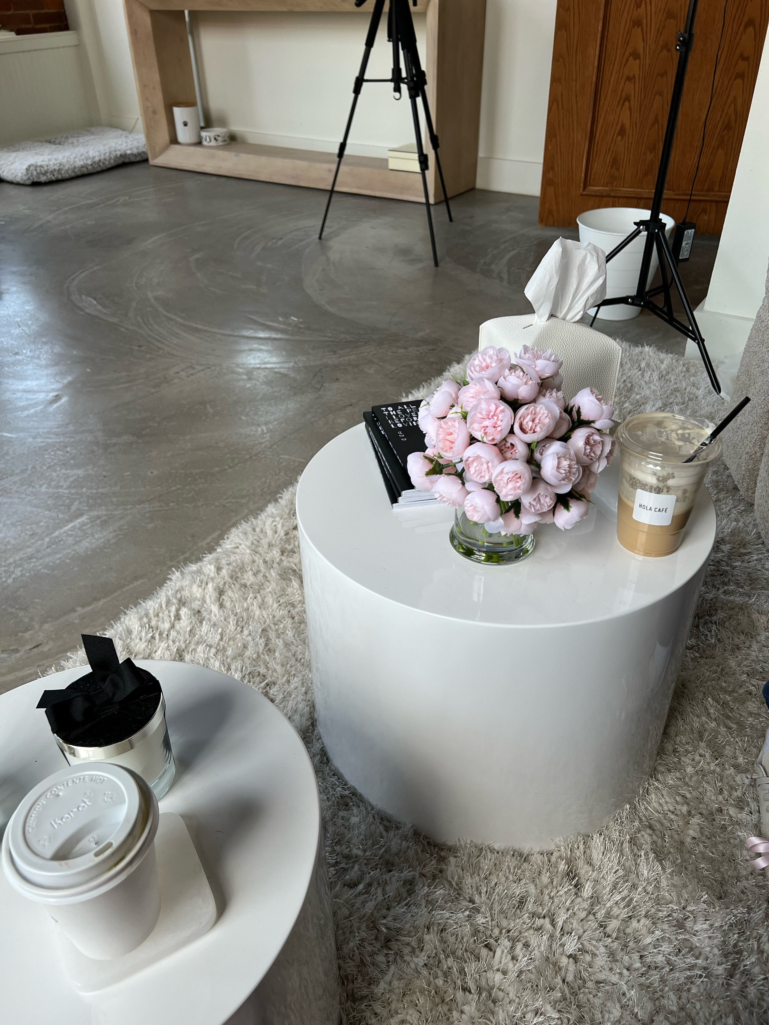 Obsessed with how realistic these faux flowers are 🤍 