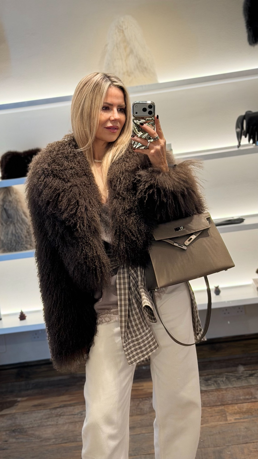 Glam coat season 🤎🤍 #mongolianfur #shearling #fauxfur 


#LTKautumn #LTKluxury #LTKwinter