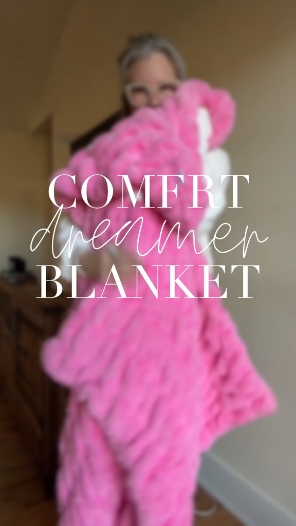 🩷These limited edition dreamer blankets from comfrt are selling fast so look and see if your color is still available! This sale isn’t going to last and this is my fav cozy blanket hands down! So soft! Bouncy! And pure coziness! They are also weighted! 💕 Perfect for Valentine’s Day and gift giving. 

#LTKHome #LTKSaleAlert #LTKValentine