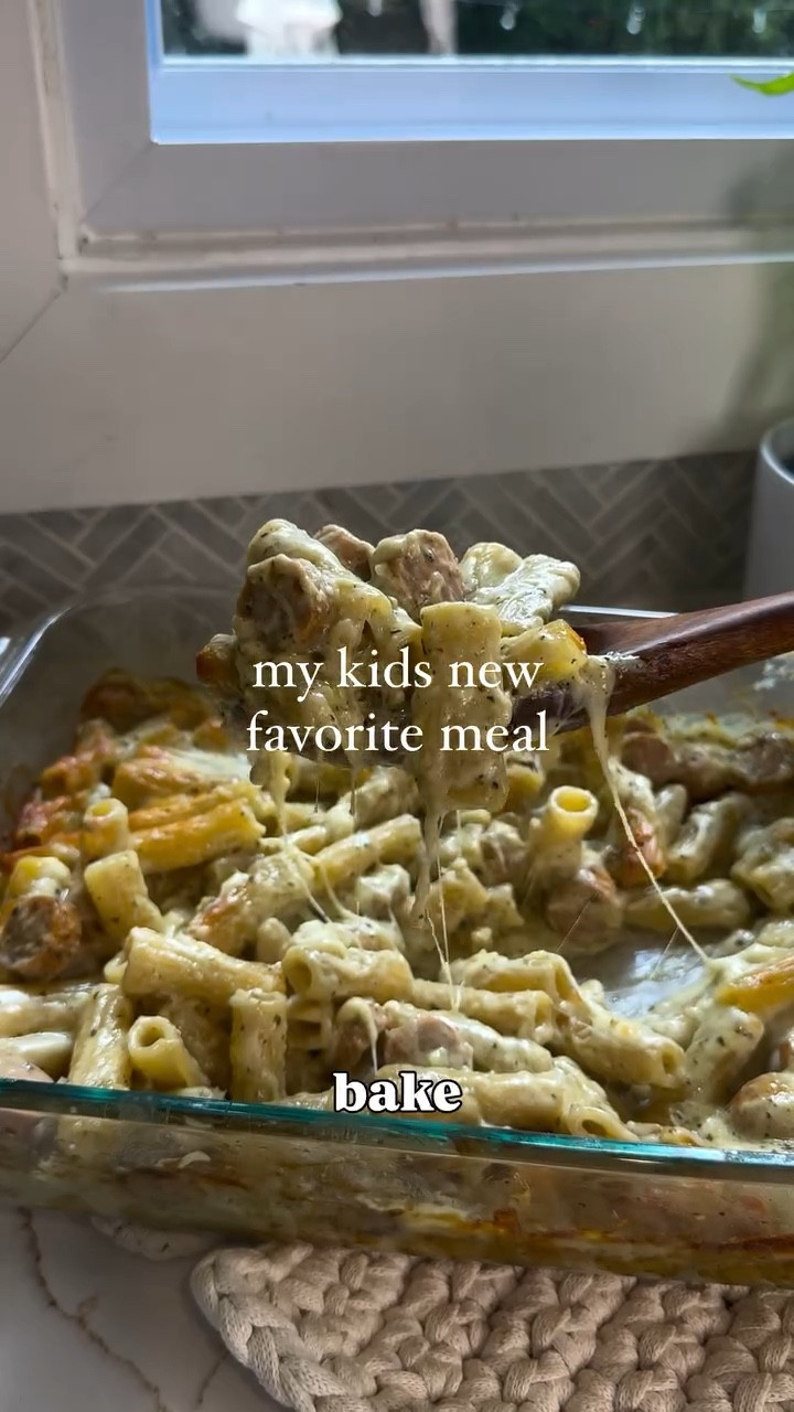 Dump and bake chicken Alfredo 🧀 

Follow @fridasofiaeats + comment “Recipe” for a link to this recipe 

I love a 5 minute prep meal that tastes this good and  the whole family will eat! If there’s anything left after serving this dish does great as meal prep too.

Ingredients ✨ 
1 lb (16 oz) rigatoni, uncooked
2.5 cups chicken broth
1 jar (16 oz) Alfredo sauce
7 oz pesto 💚
12 oz chicken sausage 
2 cups shredded mozzarella cheese 🧀 
1/4 cup grated Parmesan
Salt + pepper, to taste

Directions 🗺️ 
1. Preheat oven to 375°F.

2. In a large 9x13 baking dish, dump in Alfredo sauce, pesto, and chicken broth. Stir, and pour in uncooked pasta. Stir until pasta is coated and liquid is evenly distributed.

3. Mix in 1 cup mozzarella, season with salt and pepper

4. Sprinkle the remaining mozzarella on top along with Parmesan cheese 🧀 

5. Cover tightly with foil and bake for 35 minutes. Remove foil and bake uncovered for another 10–15 minutes, until pasta is tender and top is golden bubbly. You can broil the last few minutes. 

7. Let sit 5 minutes before serving.