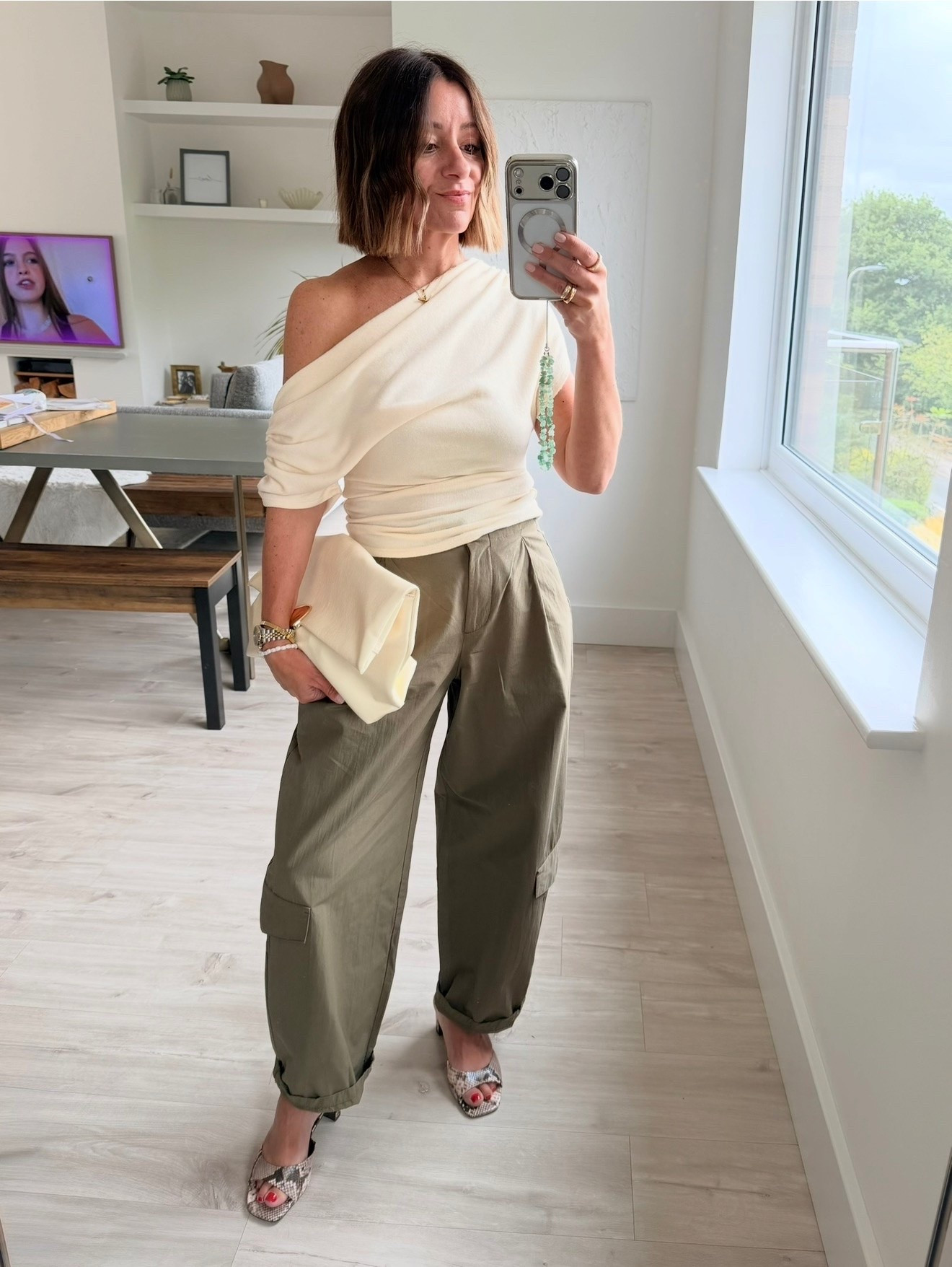These trousers have gone into sale! I’m wearing the petite length - if you’re in between sizes, size up. 

Whole outfit linked x

#LTKuk #LTKsummer #LTKpetite
