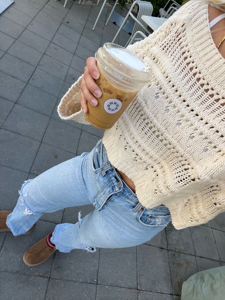 Winter sweaters, Abercrombie style, Abercrombie jeans, 90s jeans, ugg tazz, ugg tazz outfits, platform ugg outfits, casual winter style, casual winter outfits, winter outfit ideas, winter style inspo, winter fashion trends 