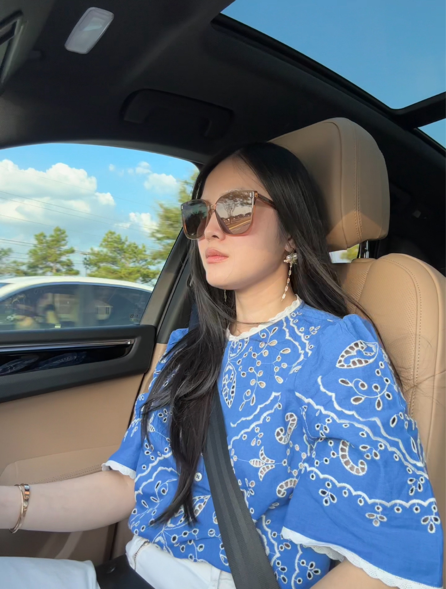 Thêm một chiếc áo xinh từ Sezane và lần này không phải màu trắng mà là màu xanh nha mấy chế iu. E mặc size 2 

#LTKbeauty #LTKworkwear #LTKstyletip