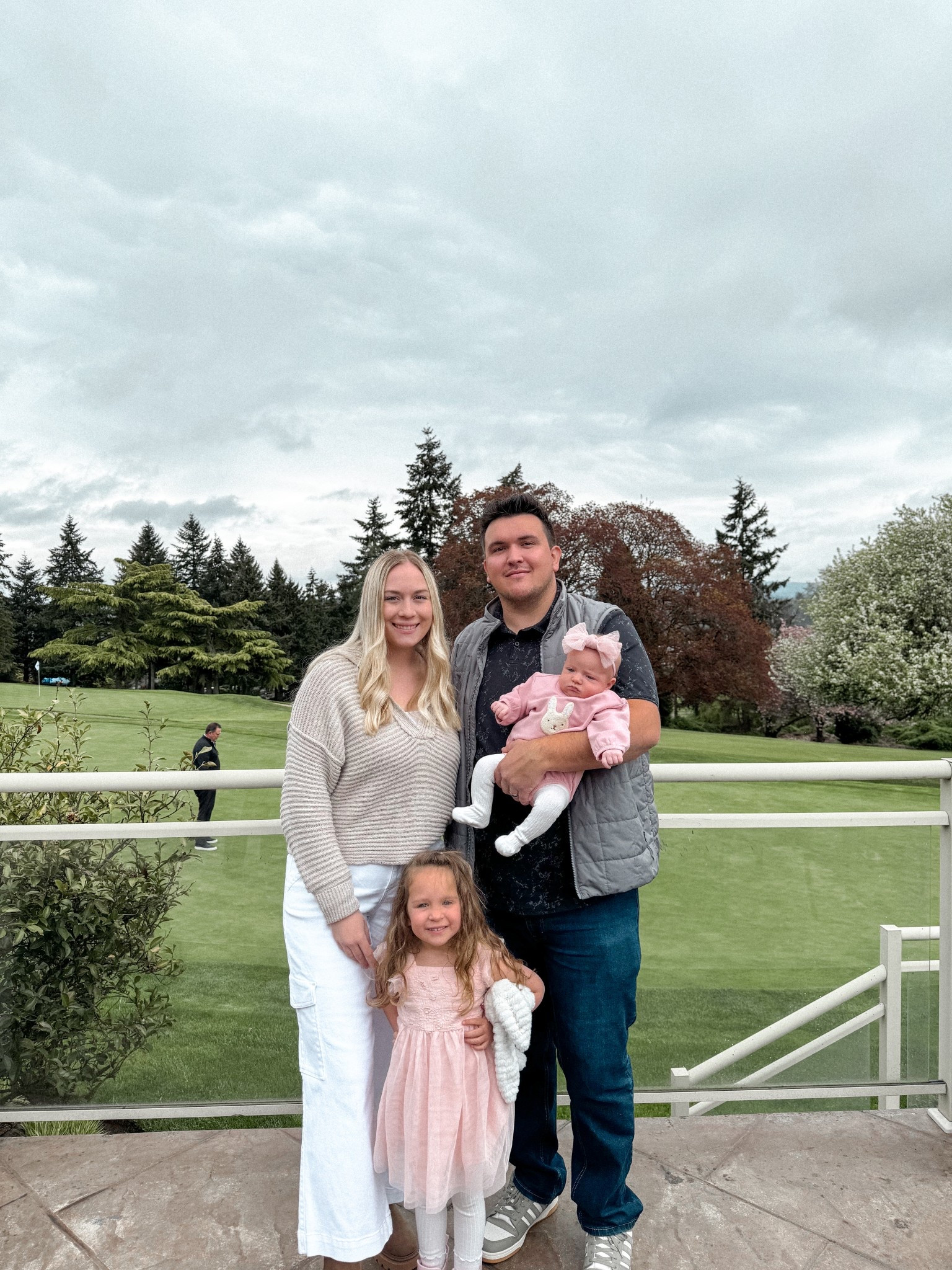 Happy Easter! 
The comfiest jeans out there, while in between sizes postpartum 💖

#LTKFindsUnder100 #LTKU #LTKMidsize