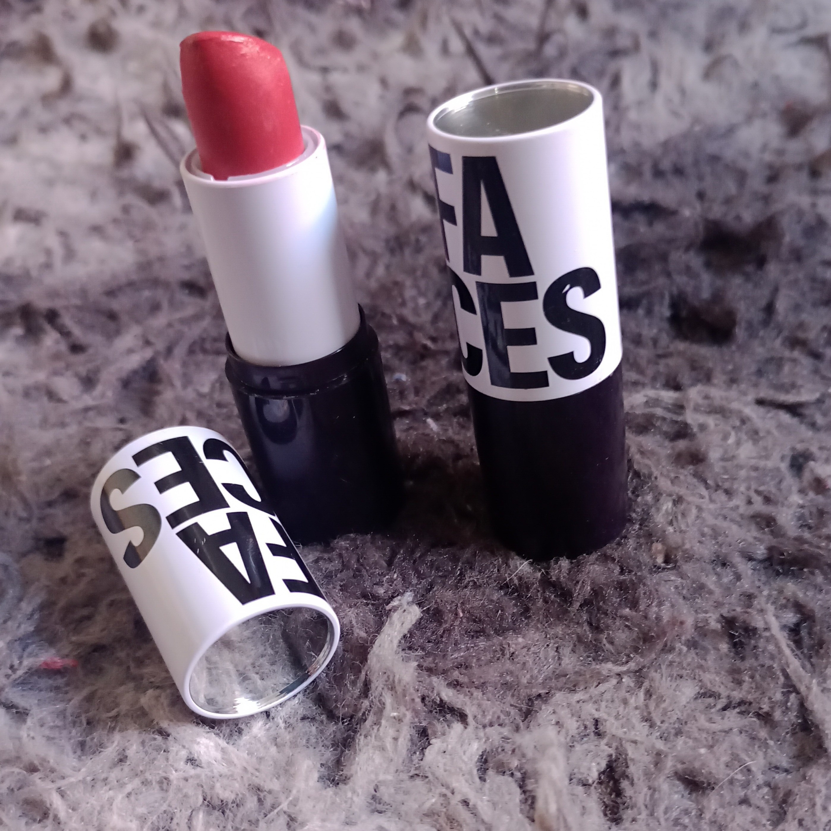 Eis um item que não abro mão 🫶🏻Uma mulher com o seu batom favorito não quer Guerra com ninguém 😉💄💋Amo brincar com as cores e claro um bom batom não pode faltar 💋

#LTKpromo #LTKbeleza #LTKbrasil