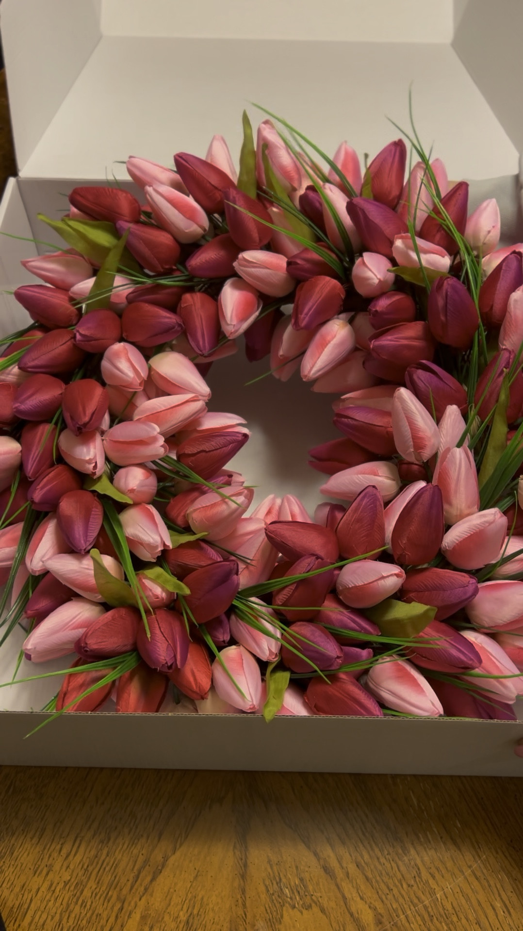 Unboxing my new wreath for the front door! It’s gorgeous! The quality is amazing!! The pink and red faux tulips are perfect for Valentine’s Day but also for all of spring! 



Valentine’s Day | vday | valentines decor | spring decor | seasonal finds | front door | front porch | tulips | easter | pink | red | wreath | amazon finds | home decor

#LTKSeasonal #LTKHome #LTKFindsUnder100