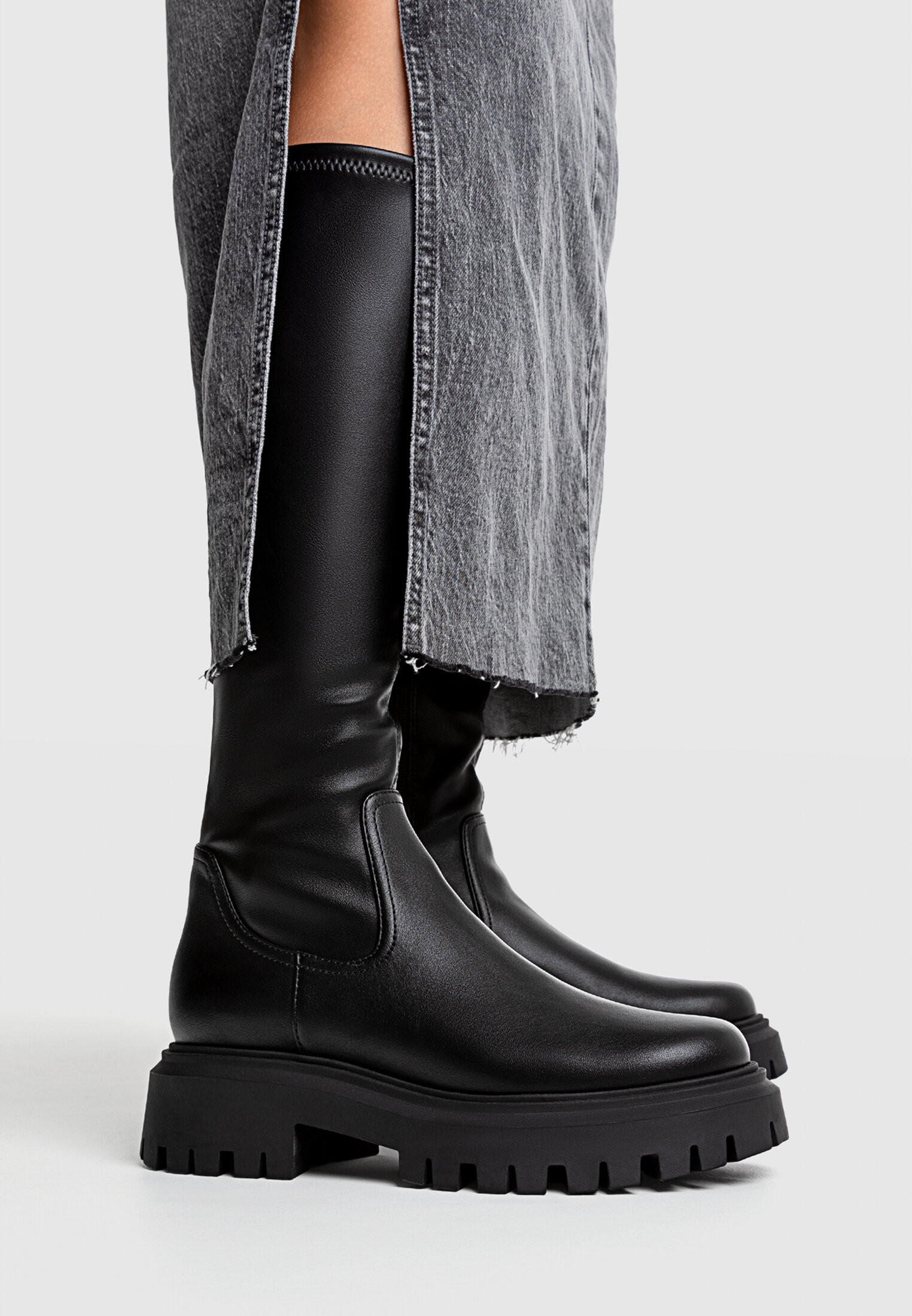 Black stretch flat ankle boots - Women's fashion | Stradivarius United Kingdom | Stradivarius (UK)