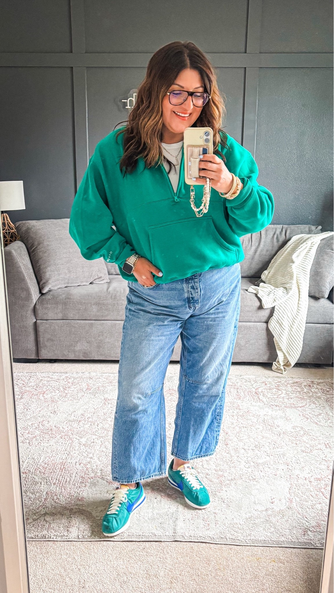 Obsessed with today’s ootd:
Aerie sweatshirt - XL
Madewell barrel jeans - 32
Nike sneakers
@Madewell @Aerie @Nike US

#LTKOver40 #LTKMidsize #LTKSaleAlert