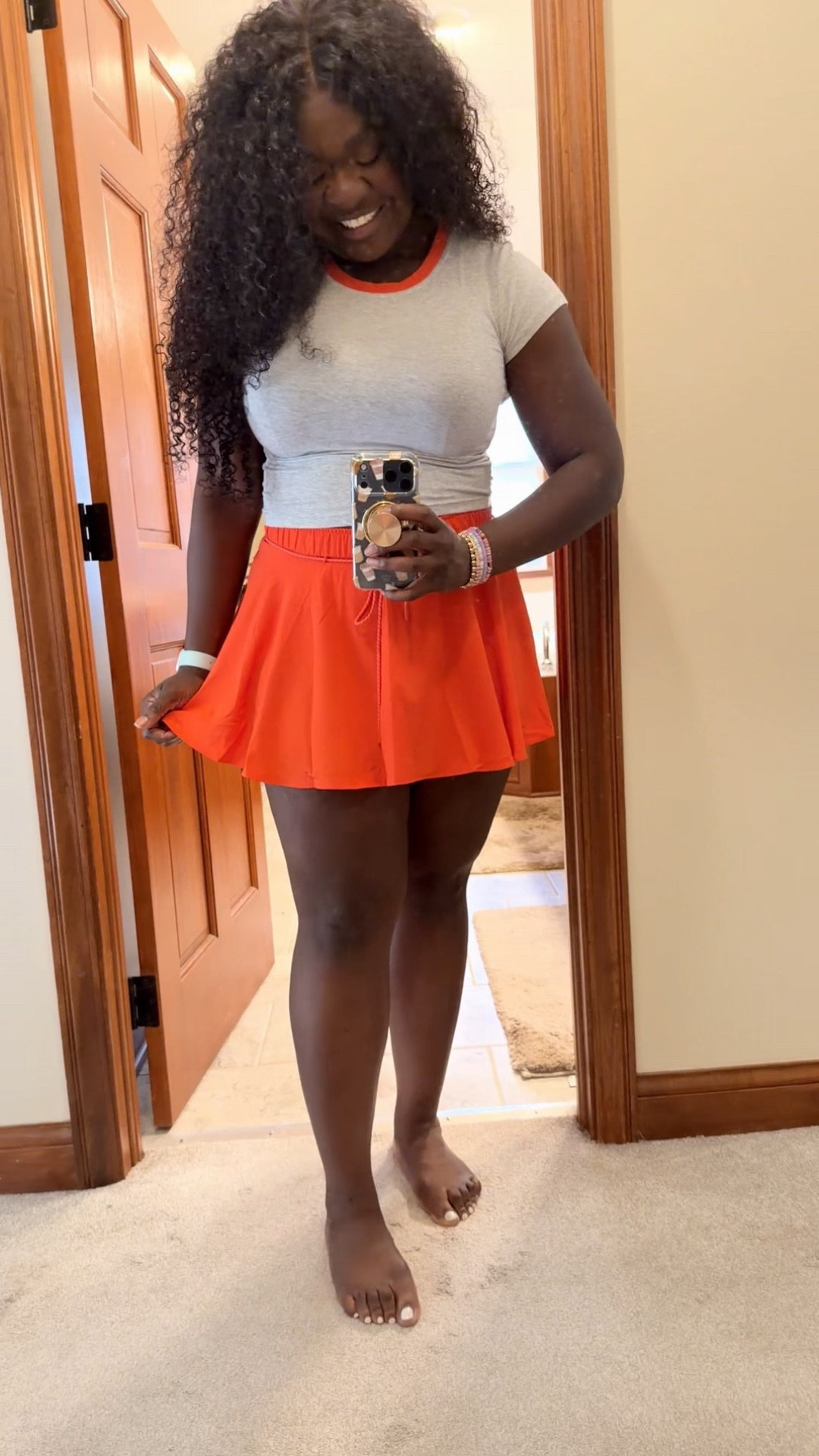 @Aerie Simple ootd🩶🧡🩶🧡

#aerie #ootd #dailyfit #skirt #midsize

#LTKootd #LTKSaleAlert