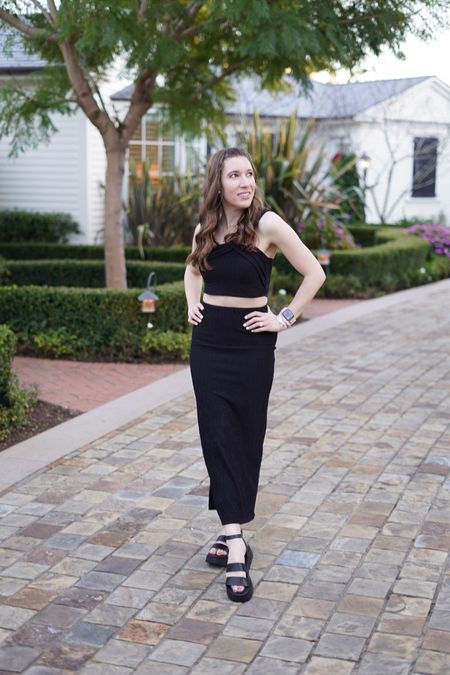 Looking forward to the fresh start of spring in my favorite Steve Madden platform sandals (they’re so easy and comfy to wear!) and this elegant 2 piece set from Amazon 🖤



#LTKFestival #LTKfindsunder100 #LTKSeasonal